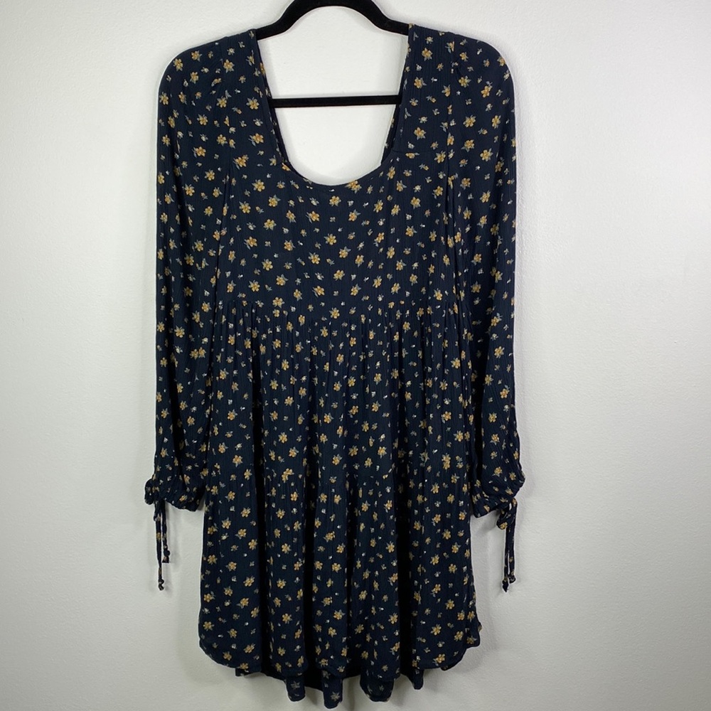 🩷🩵American Eagle Outfitters Navy Blue Floral Dress